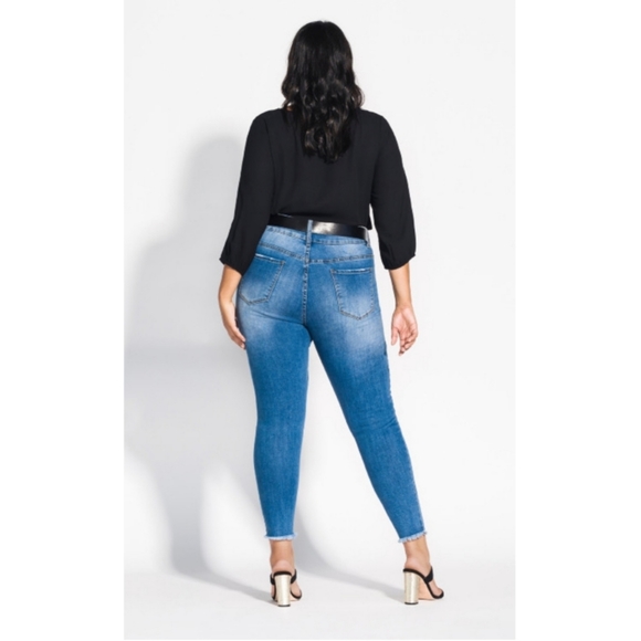 City Chic Plus Size Sexy Fling Elbow Sleeve Top - Picture 11 of 11